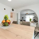 Gorgeous In With Wifi *