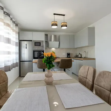 Amazing Home In Benkovac